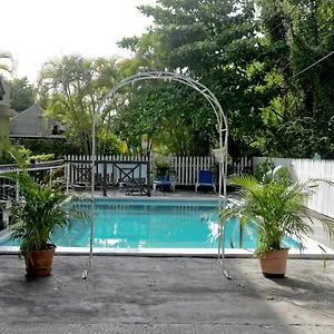 https://pineapplesuites.greaterantilleshotels.net